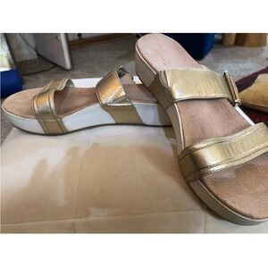 Dr Scholl’s gold sandal 9